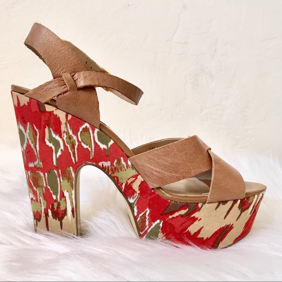 SOLD STEVE MADDEN Chunky Platforms - Picture 6 of 8